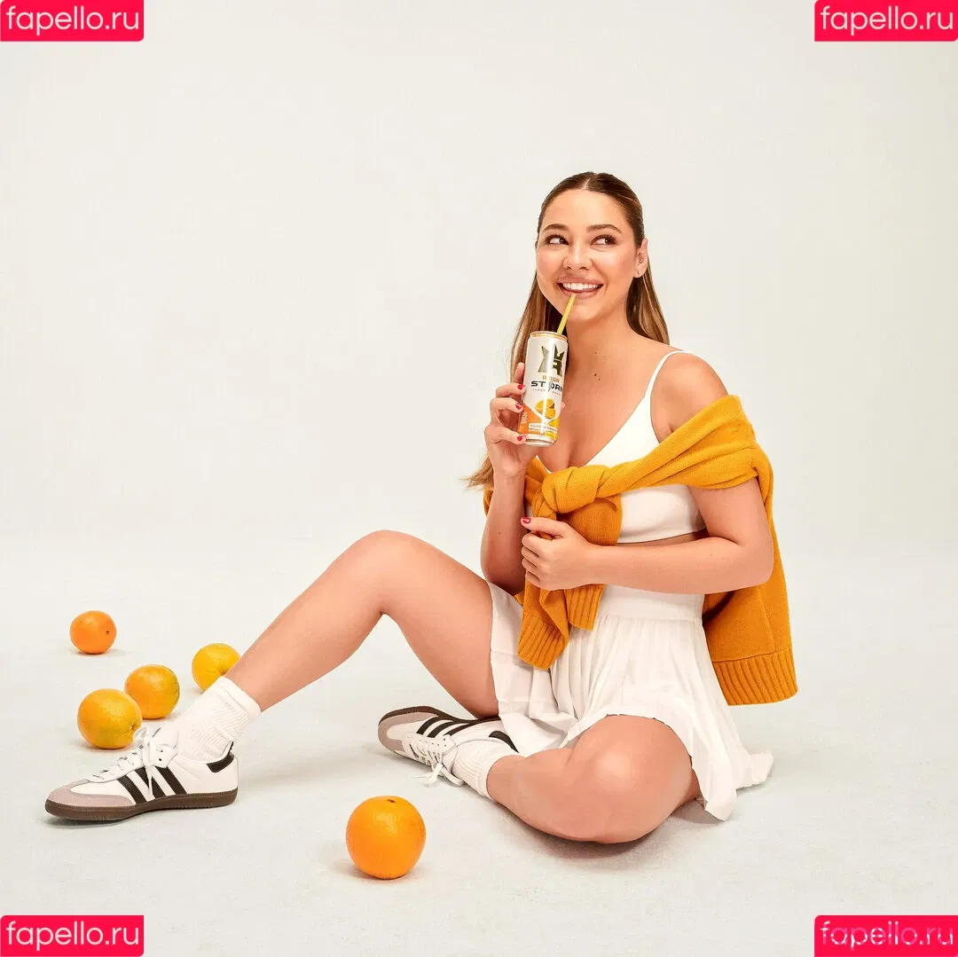 Madelyn Cline / madelyncline Onlyfans Photo Gallery 