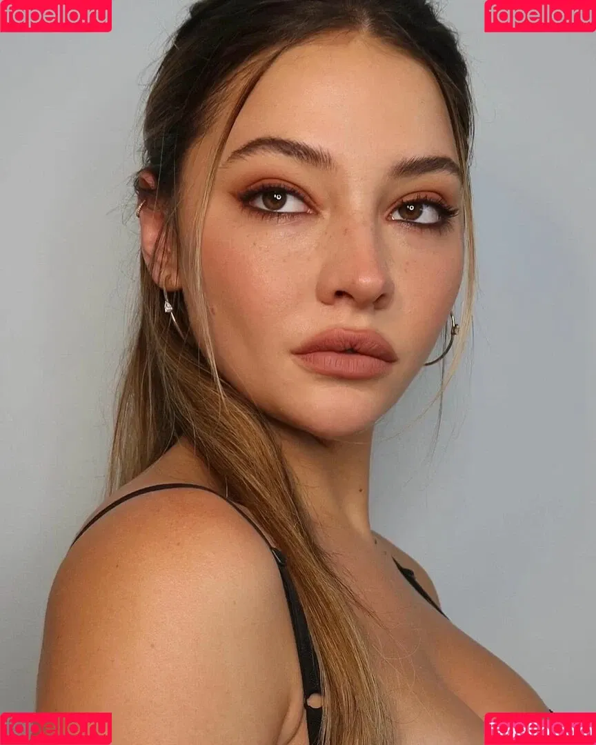 Madelyn Cline / madelyncline Onlyfans Photo Gallery 