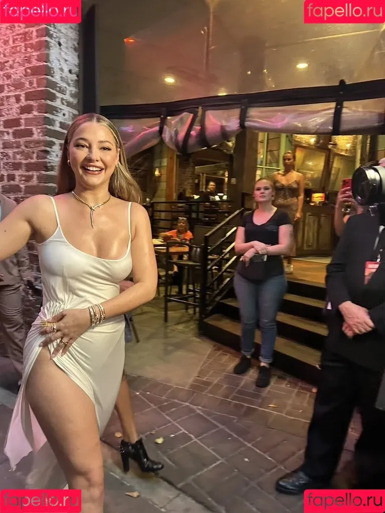 Madelyn Cline / madelyncline Onlyfans Photo Gallery 