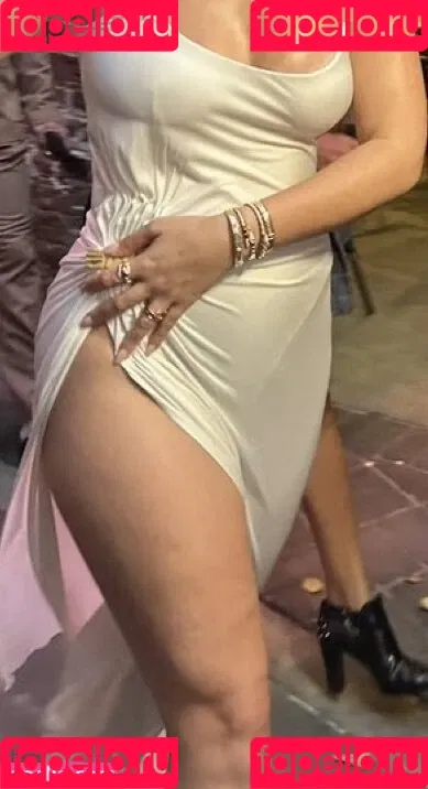 Madelyn Cline / madelyncline Onlyfans Photo Gallery 