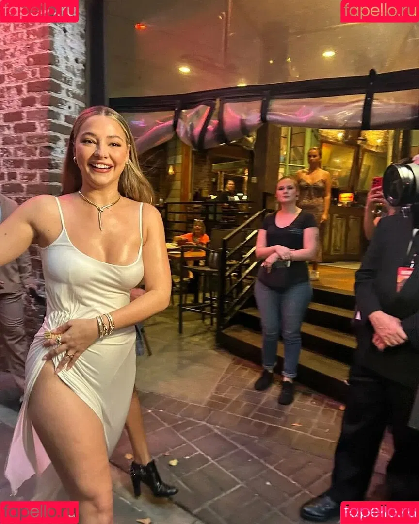 Madelyn Cline / madelyncline Onlyfans Photo Gallery 