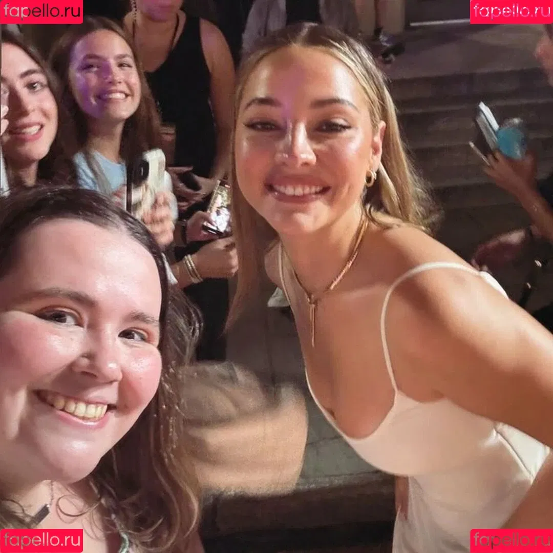 Madelyn Cline / madelyncline Onlyfans Photo Gallery 