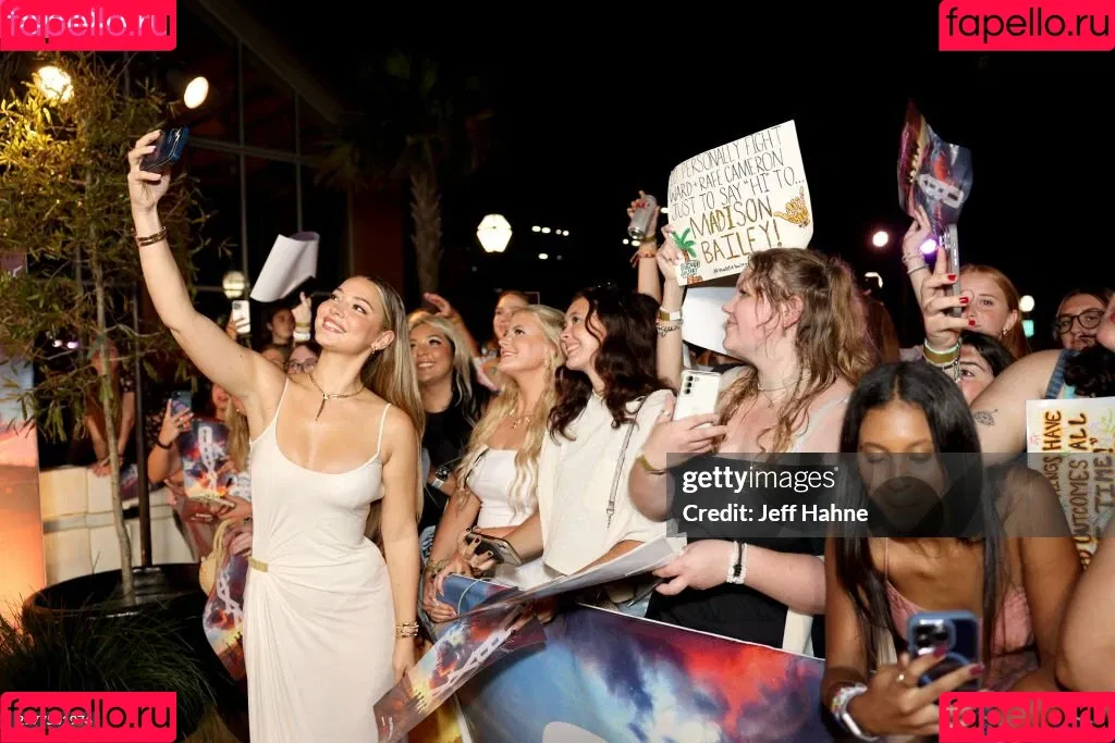 Madelyn Cline / madelyncline Onlyfans Photo Gallery 