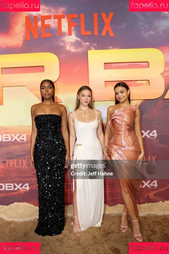 Madelyn Cline / madelyncline Onlyfans Photo Gallery 