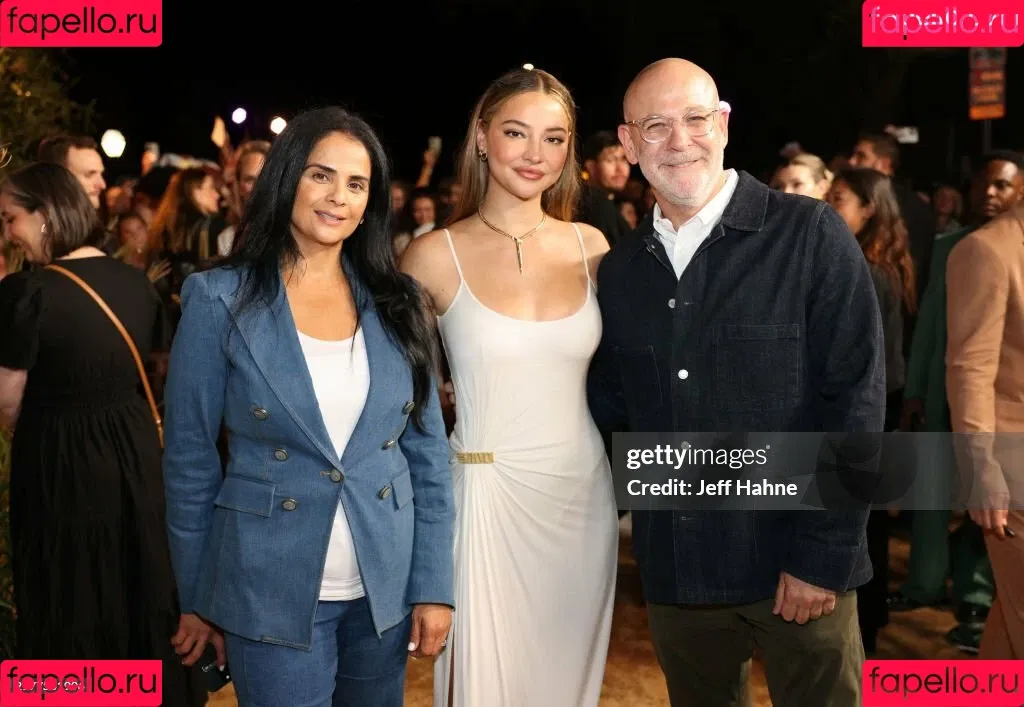 Madelyn Cline / madelyncline Onlyfans Photo Gallery 