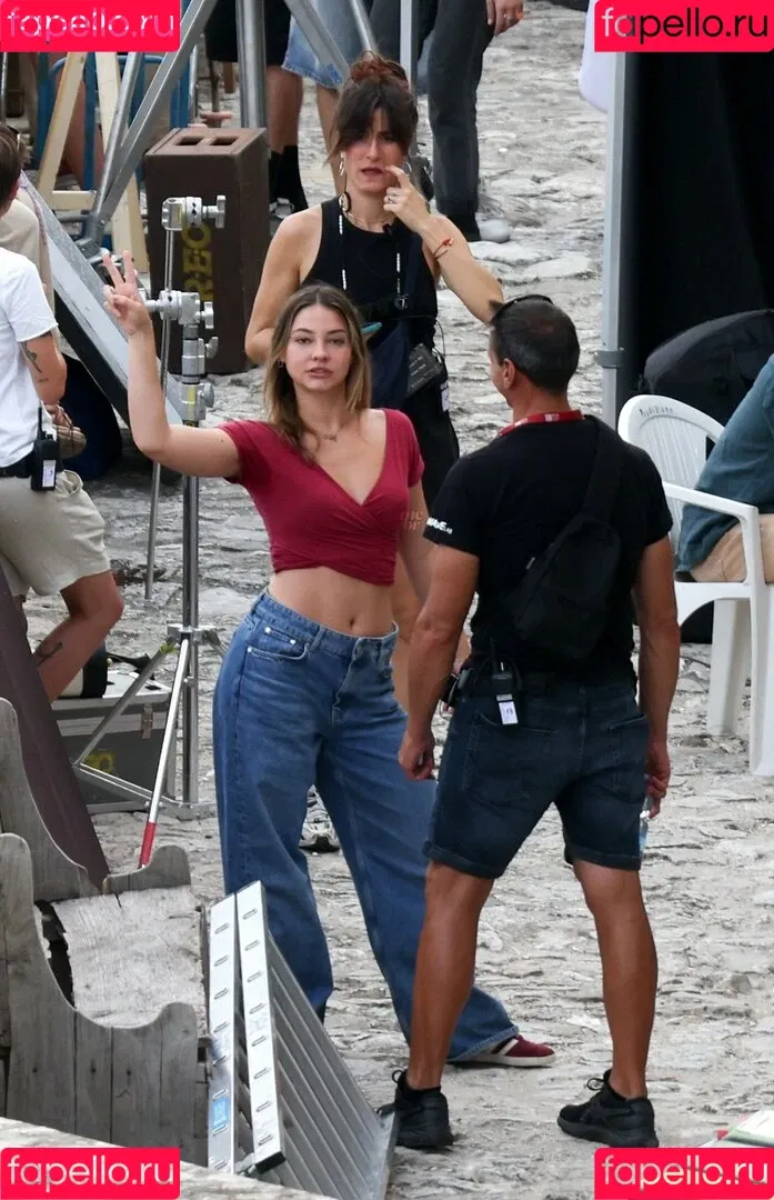 Madelyn Cline / madelyncline Onlyfans Photo Gallery 