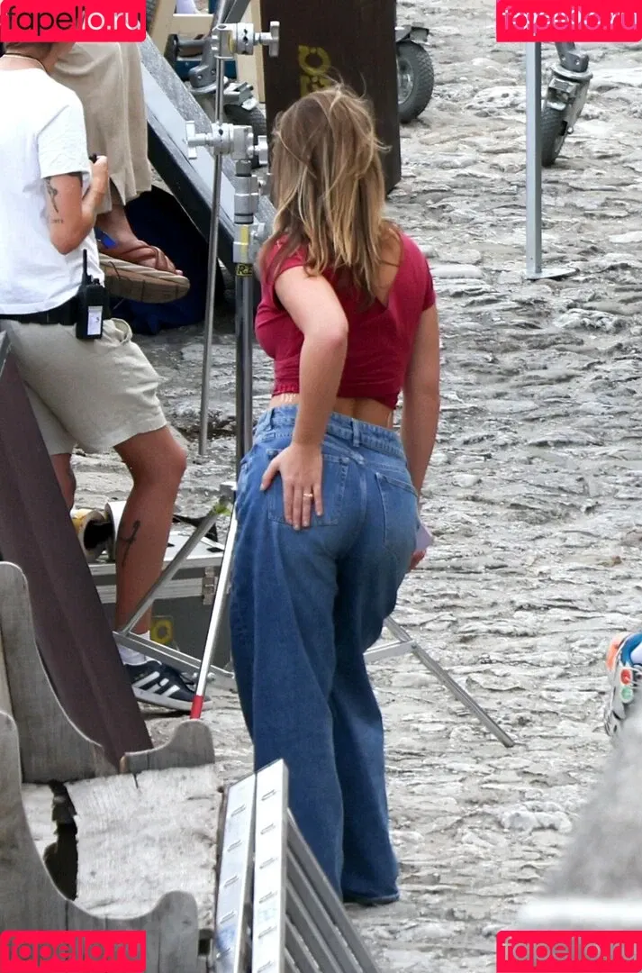 Madelyn Cline / madelyncline Onlyfans Photo Gallery 