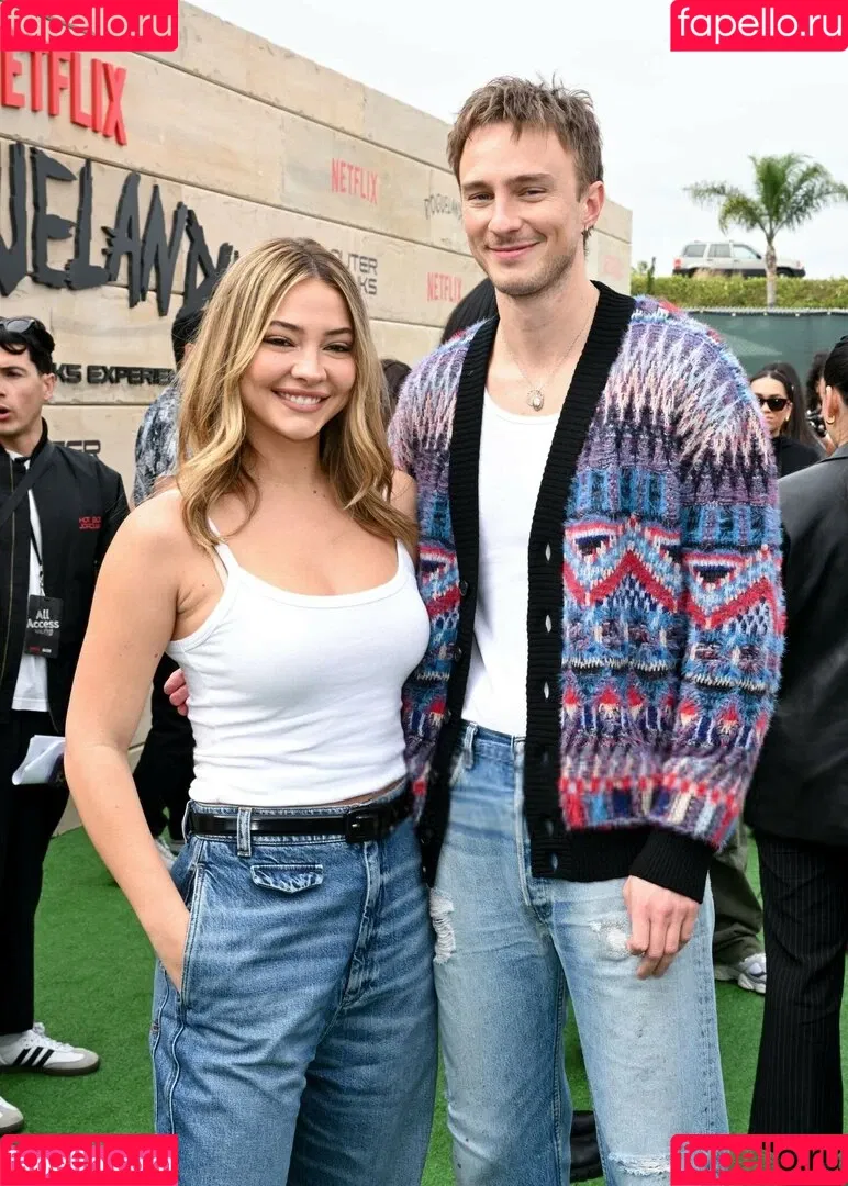 Madelyn Cline / madelyncline Onlyfans Photo Gallery 