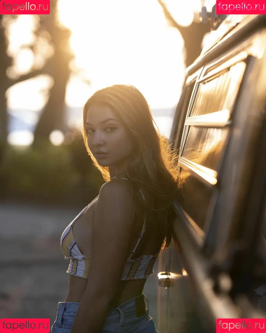 Madelyn Cline / madelyncline Onlyfans Photo Gallery 