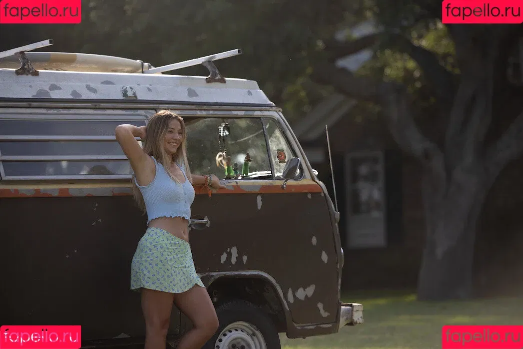 Madelyn Cline / madelyncline Onlyfans Photo Gallery 