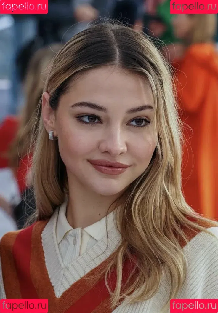 Madelyn Cline / madelyncline Onlyfans Photo Gallery 