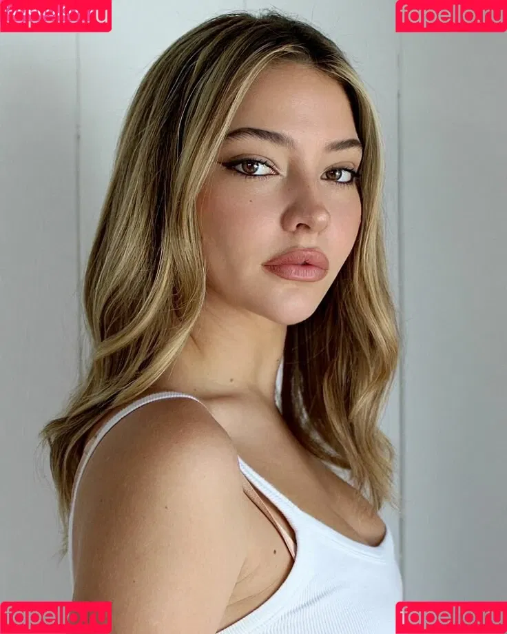 Madelyn Cline / madelyncline Onlyfans Photo Gallery 