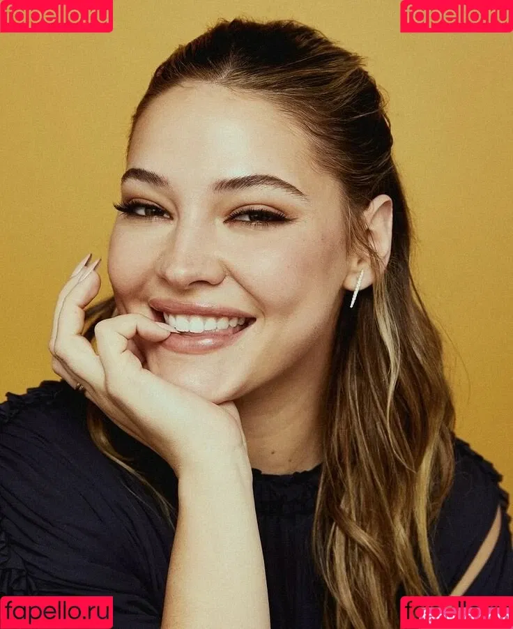 Madelyn Cline / madelyncline Onlyfans Photo Gallery 