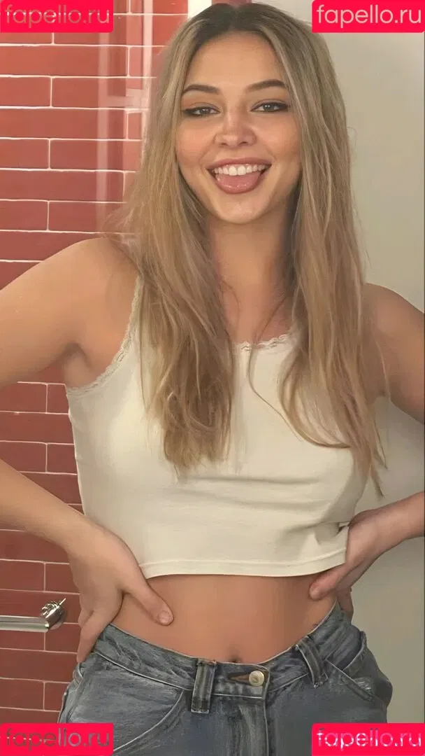 Madelyn Cline / madelyncline Onlyfans Photo Gallery 