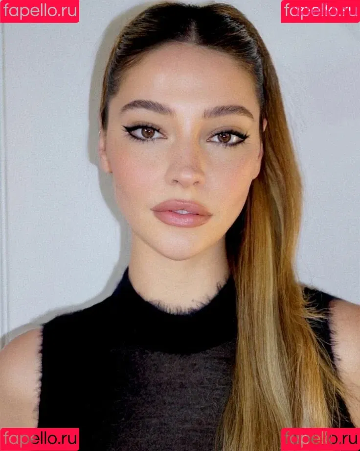 Madelyn Cline / madelyncline Onlyfans Photo Gallery 