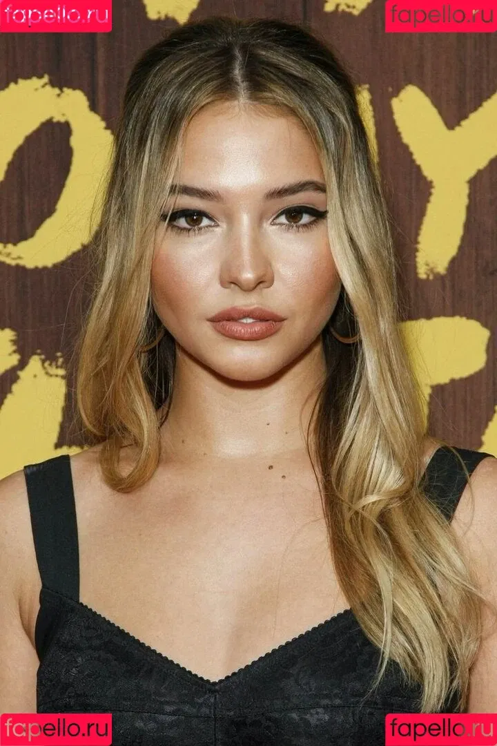 Madelyn Cline / madelyncline Onlyfans Photo Gallery 