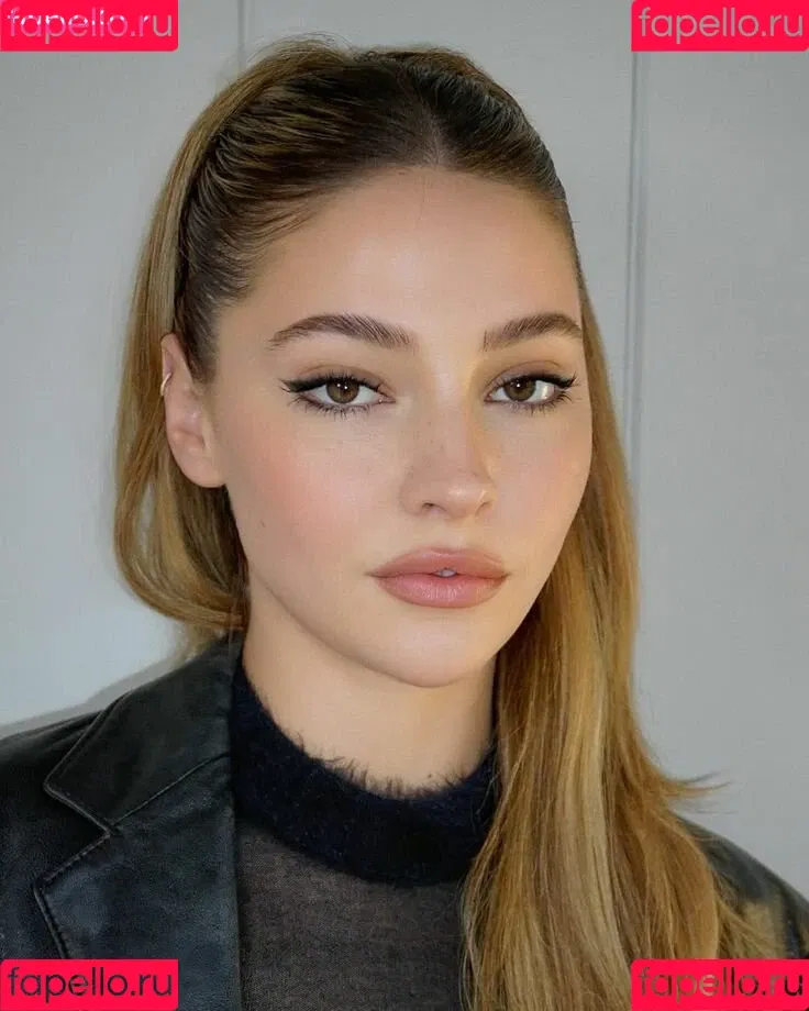 Madelyn Cline / madelyncline Onlyfans Photo Gallery 