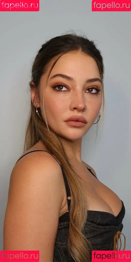 Madelyn Cline / madelyncline Onlyfans Photo Gallery 