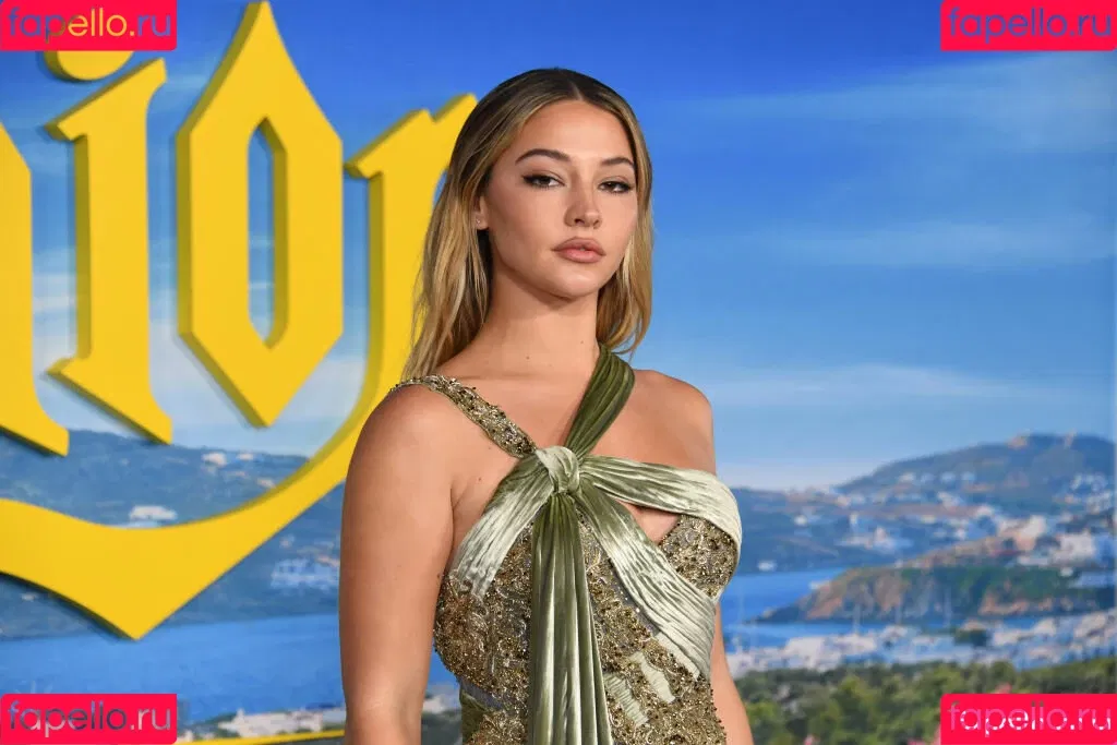 Madelyn Cline / madelyncline Onlyfans Photo Gallery 