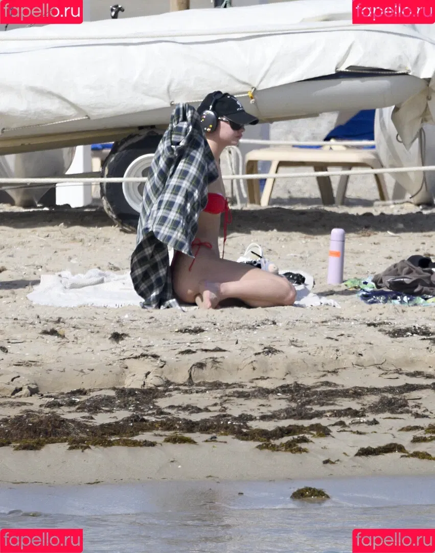 Madelyn Cline / madelyncline Onlyfans Photo Gallery 