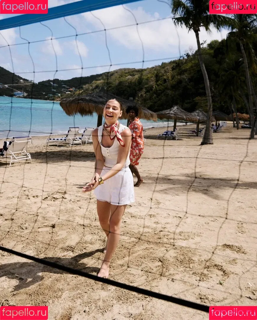 Madelyn Cline / madelyncline Onlyfans Photo Gallery 