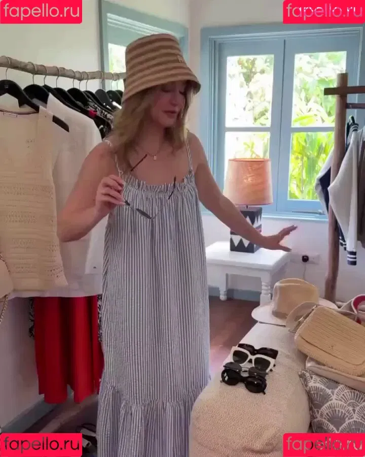 Madelyn Cline / madelyncline Onlyfans Photo Gallery 