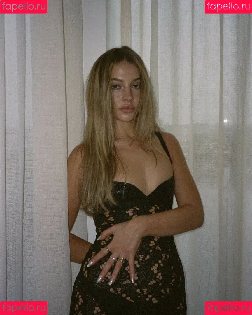 Madelyn Cline / madelyncline Onlyfans Photo Gallery 