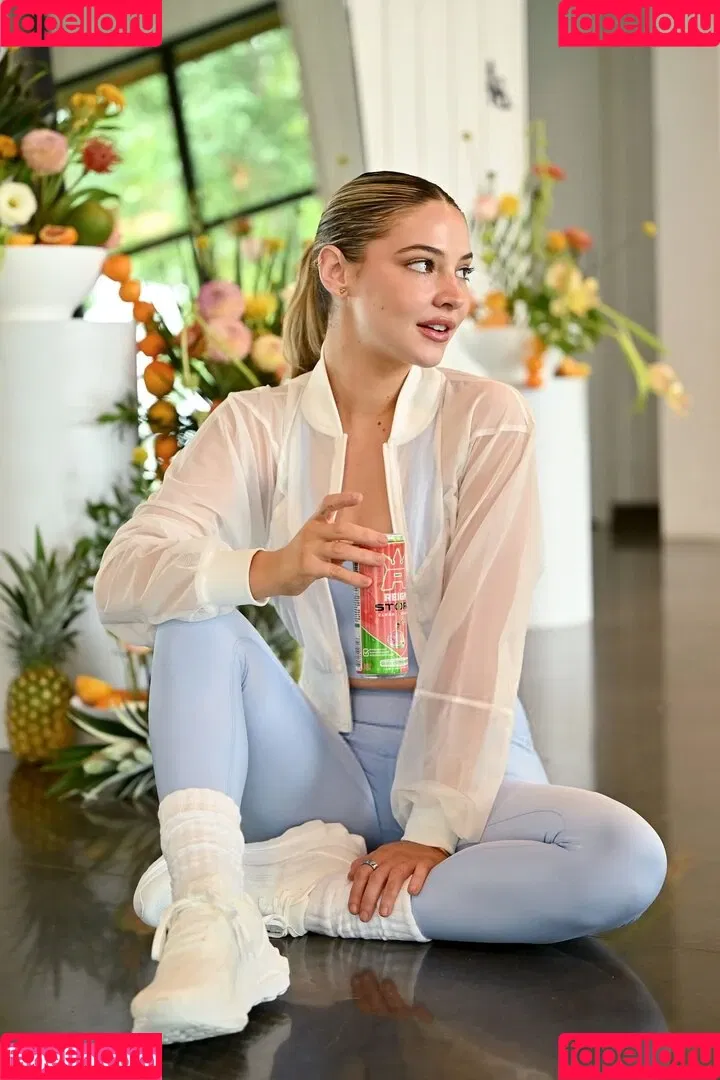 Madelyn Cline / madelyncline Onlyfans Photo Gallery 