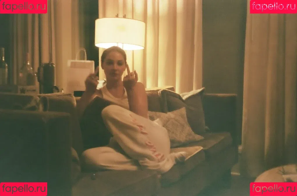 Madelyn Cline / madelyncline Onlyfans Photo Gallery 