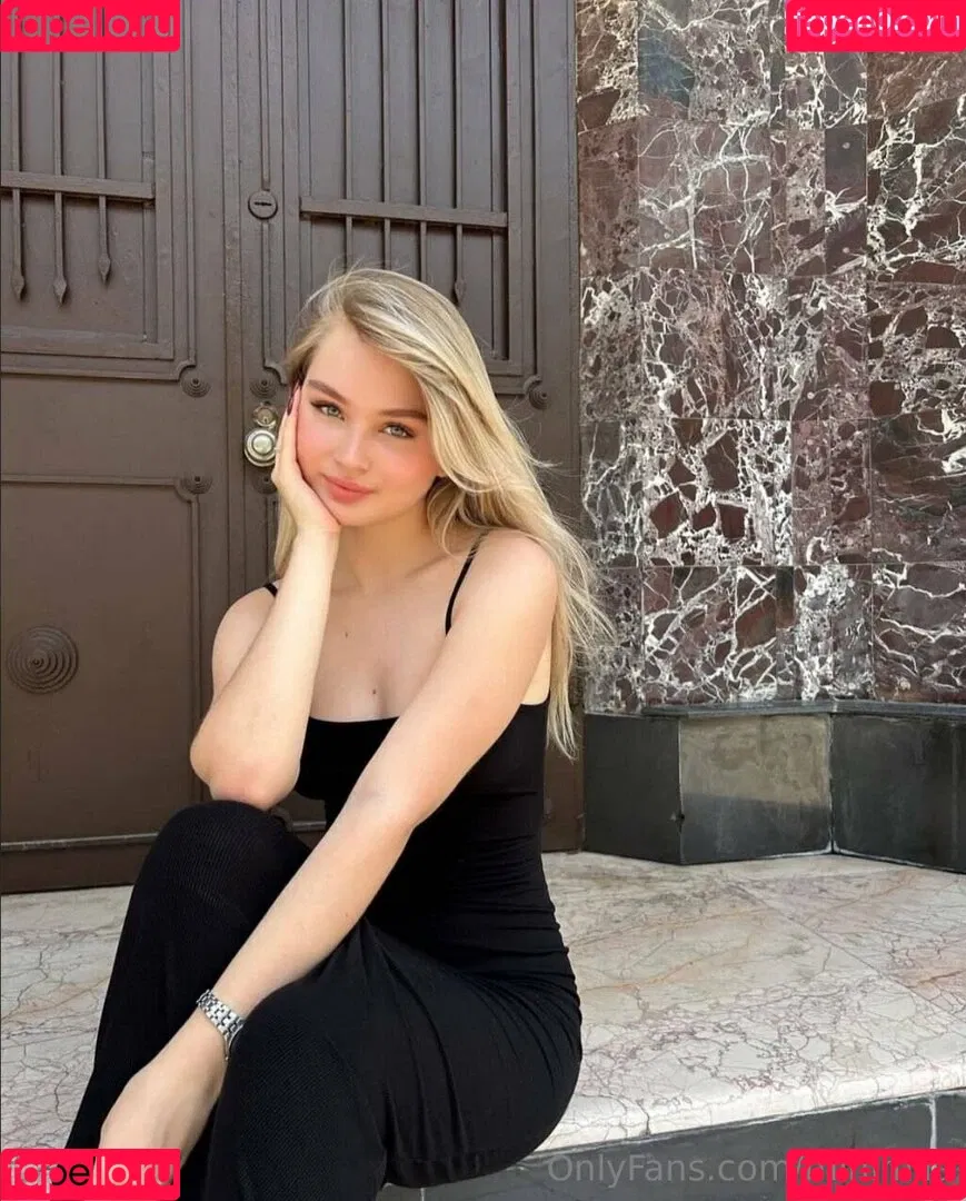 Mini Mila / mini.mi_la / minimila Onlyfans Photo Gallery 