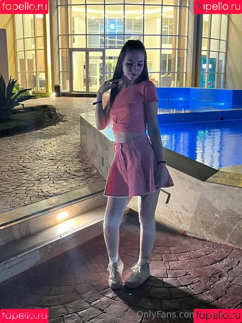 Mini Mila / mini.mi_la / minimila Onlyfans Photo Gallery 