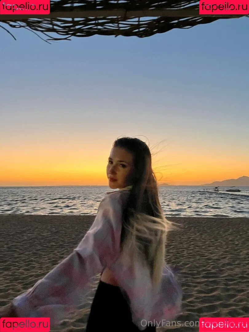 Mini Mila / mini.mi_la / minimila Onlyfans Photo Gallery 