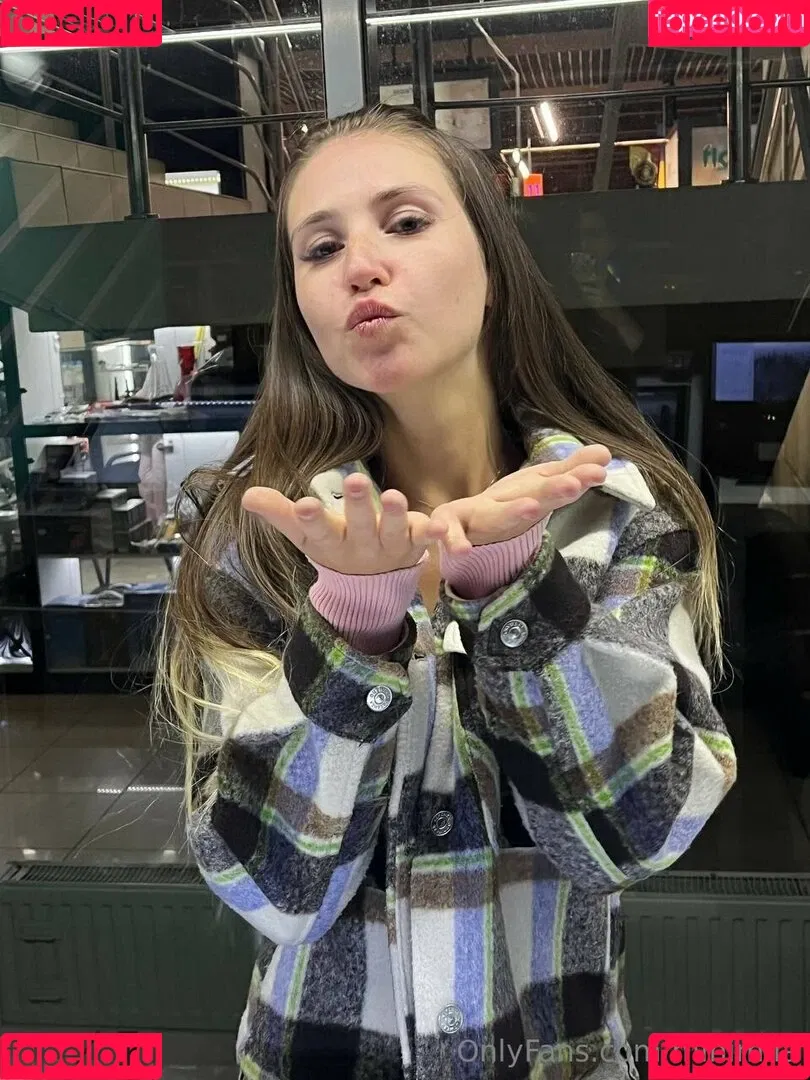 Mini Mila / mini.mi_la / minimila Onlyfans Photo Gallery 