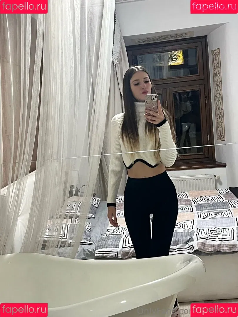 Mini Mila / mini.mi_la / minimila Onlyfans Photo Gallery 