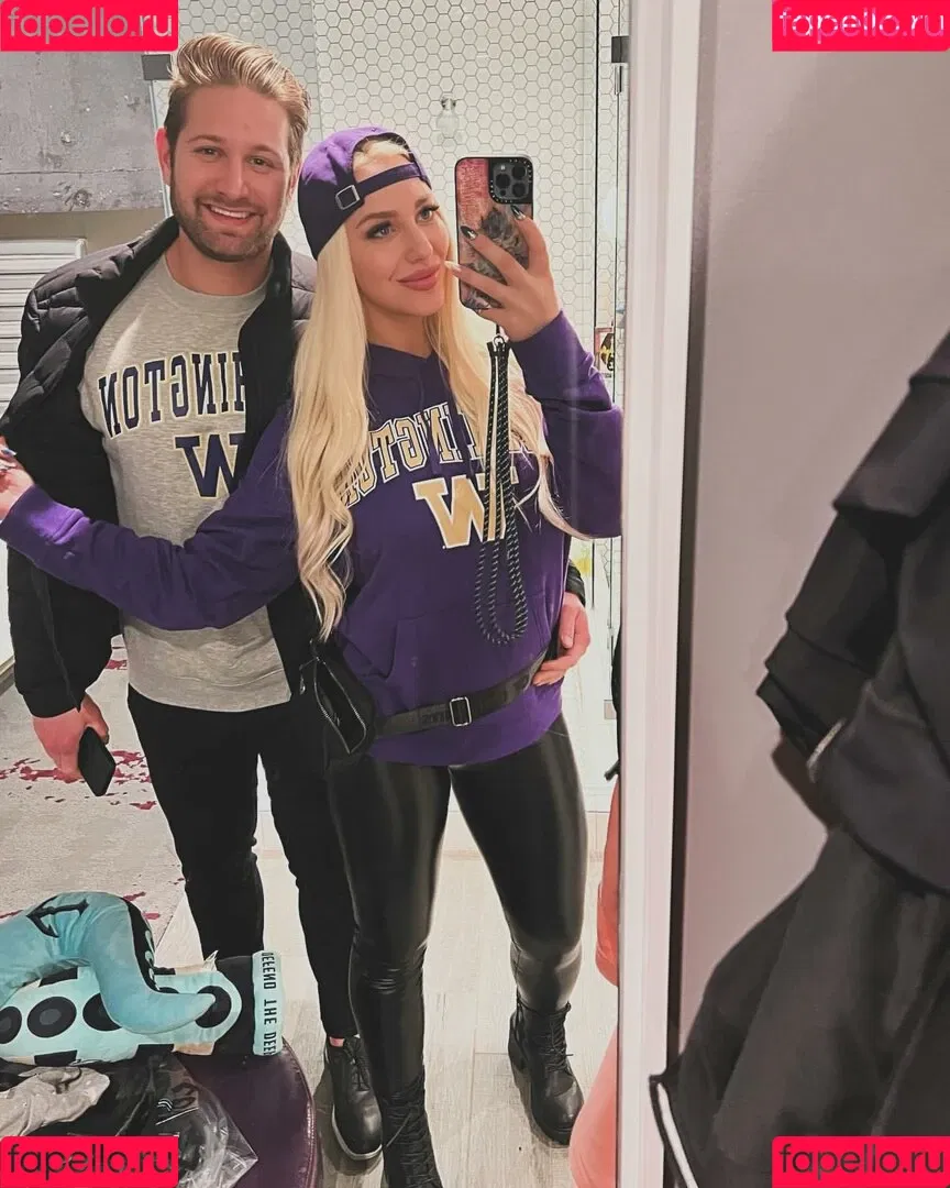 Simp Chat / Tara Babcock / tarababcock Onlyfans Photo Gallery 