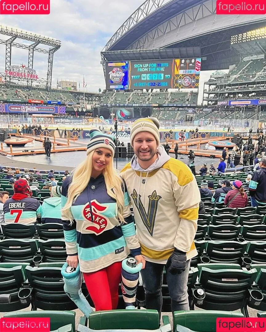 Simp Chat / Tara Babcock / tarababcock Onlyfans Photo Gallery 