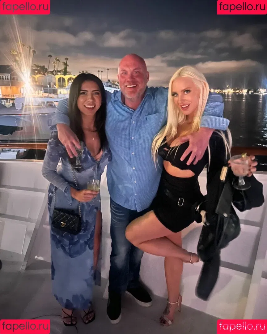 Simp Chat / Tara Babcock / tarababcock Onlyfans Photo Gallery 