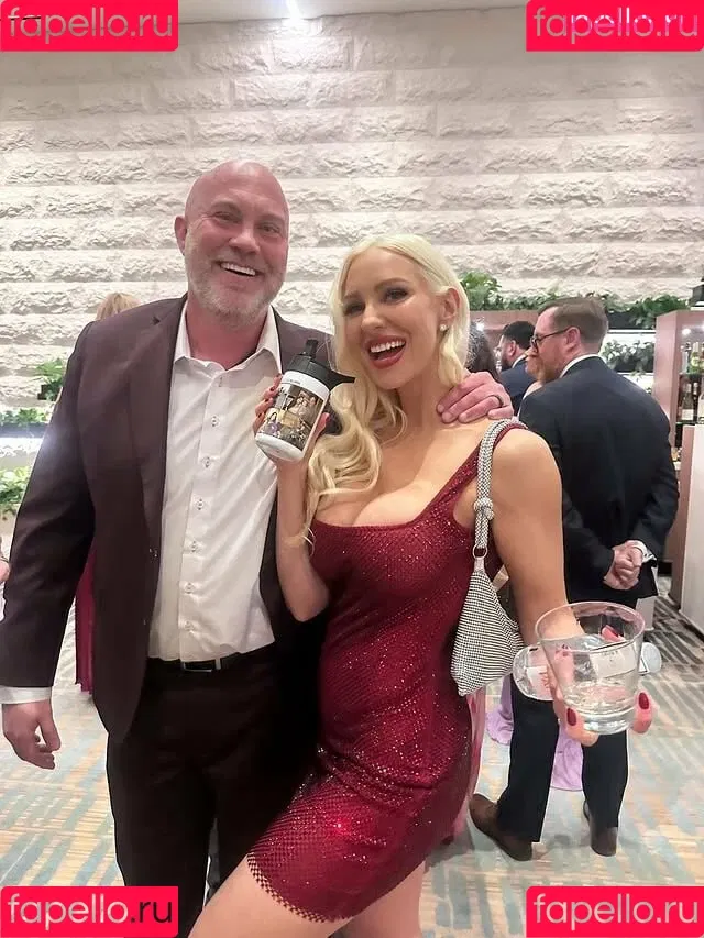 Simp Chat / Tara Babcock / tarababcock Onlyfans Photo Gallery 