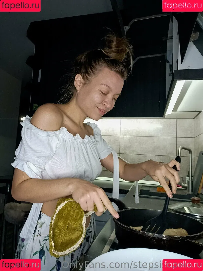 roxanne_moore / roxy_therealist Onlyfans Photo Gallery 