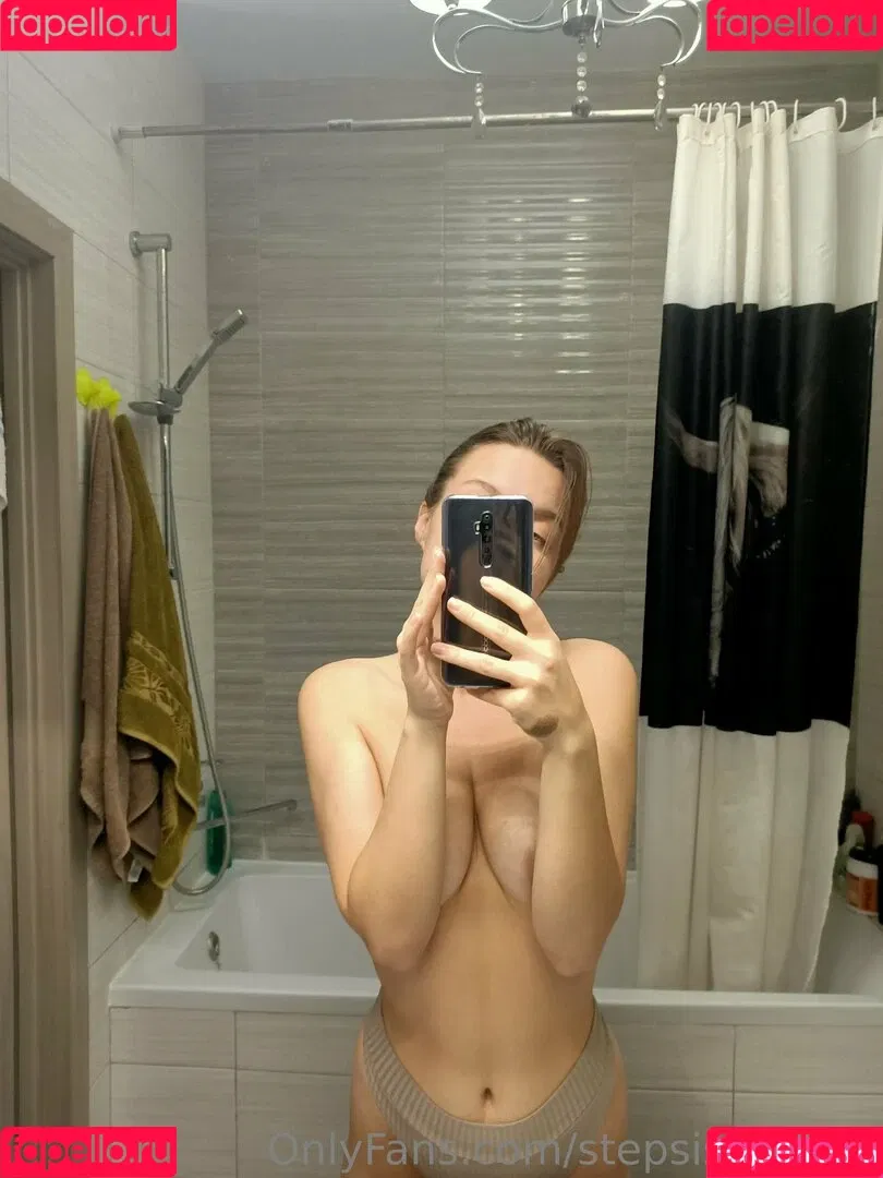 roxanne_moore / roxy_therealist Onlyfans Photo Gallery 