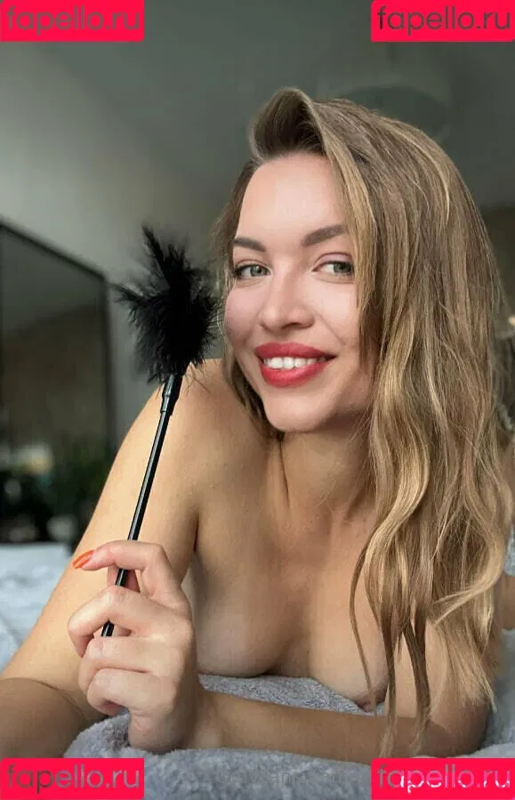 roxanne_moore / roxy_therealist Onlyfans Photo Gallery 