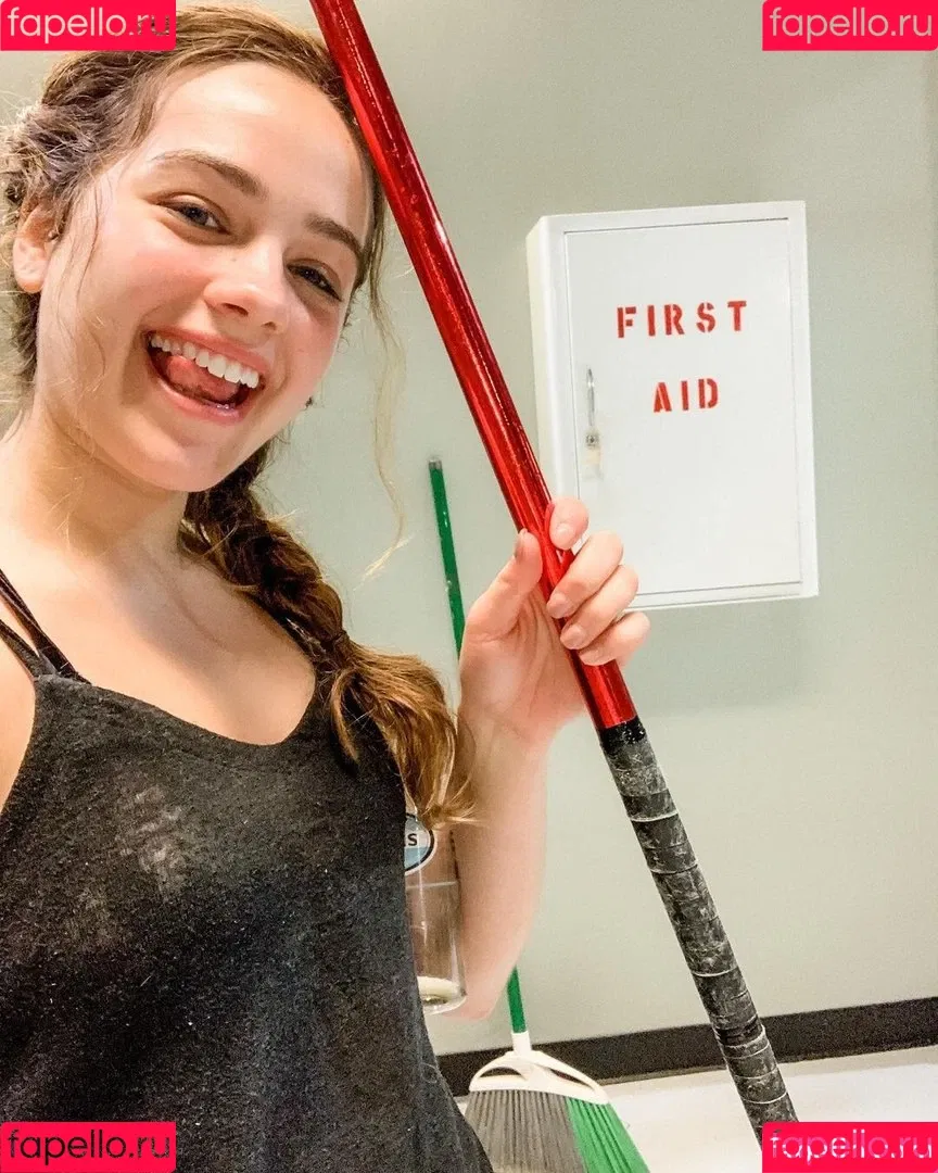 Mary Mouser / missmarymmouser Onlyfans Photo Gallery 