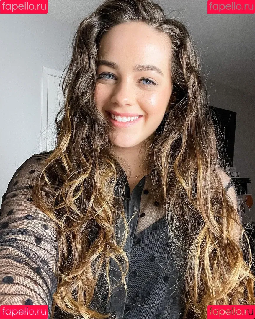 Mary Mouser / missmarymmouser Onlyfans Photo Gallery 