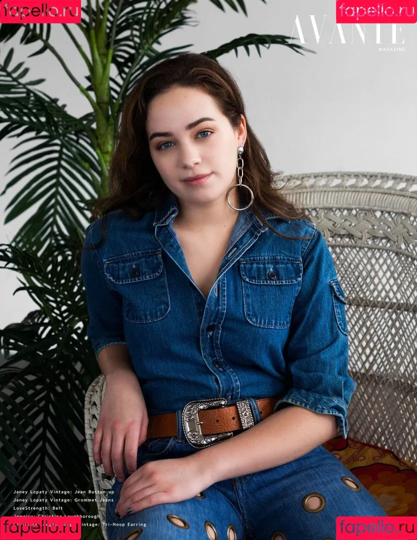 Mary Mouser / missmarymmouser Onlyfans Photo Gallery 