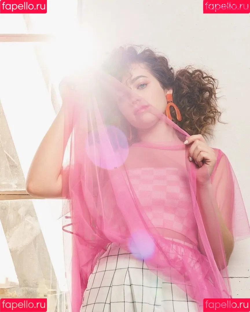 Mary Mouser / missmarymmouser Onlyfans Photo Gallery 