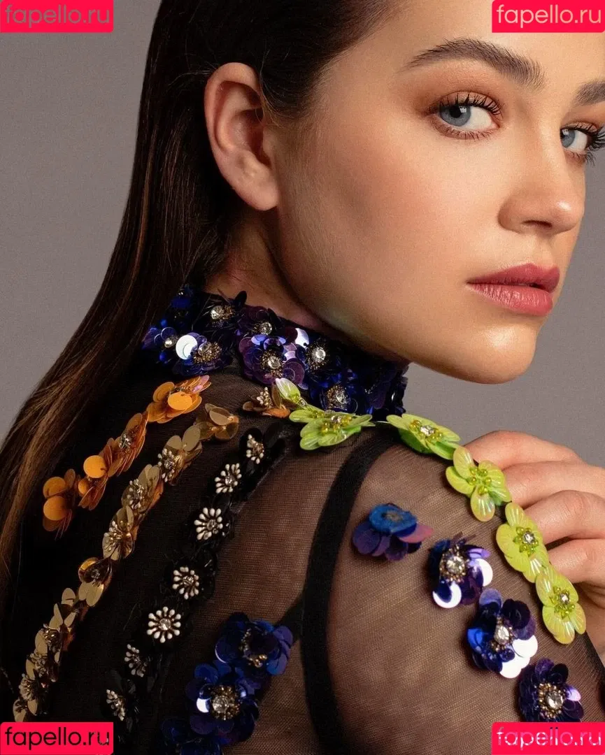 Mary Mouser / missmarymmouser Onlyfans Photo Gallery 