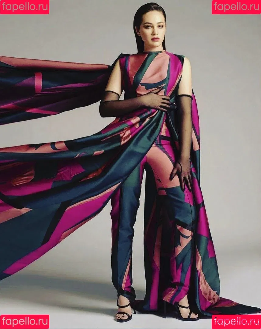 Mary Mouser / missmarymmouser Onlyfans Photo Gallery 