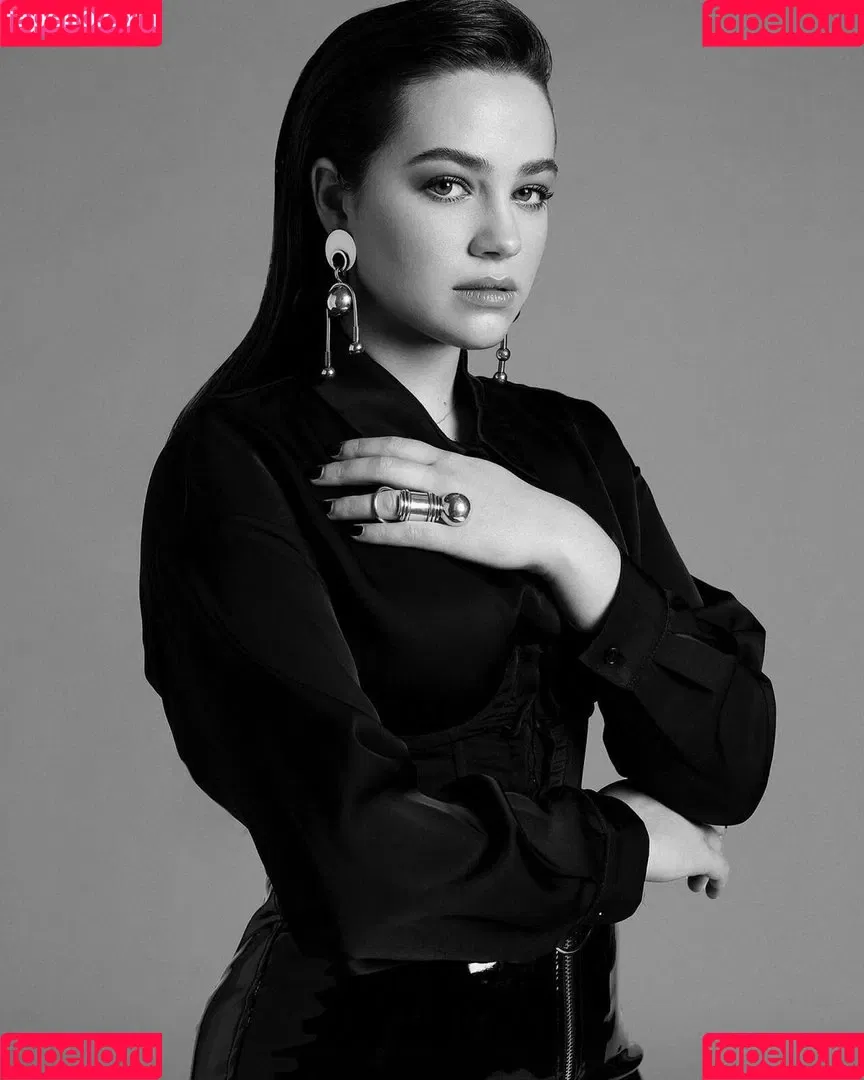 Mary Mouser / missmarymmouser Onlyfans Photo Gallery 