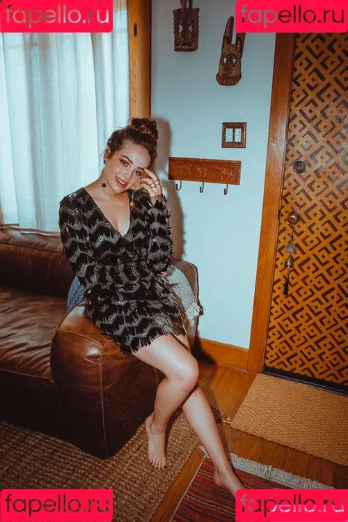 Mary Mouser / missmarymmouser Onlyfans Photo Gallery 