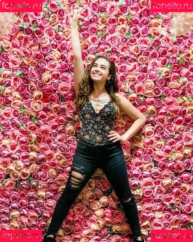 Mary Mouser / missmarymmouser Onlyfans Photo Gallery 